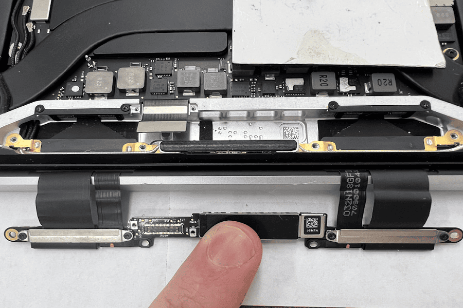 Service Provider of MacBook Flexgate Repair in Noida, Uttar Pradesh, India.